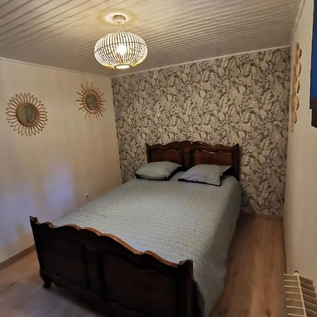 2 Avec Piscine Apartment *