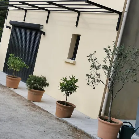 2 Avec Piscine Appartamento